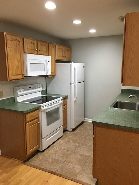 1306 Carriage Ln unit 1306, Taunton, MA 02780 - photo 4