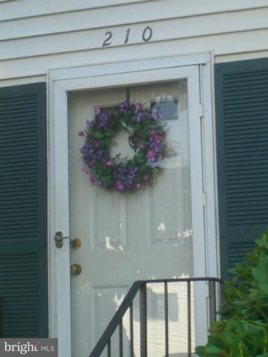 210 Fairfield Dr, Warrenton, VA 20186 - photo 2