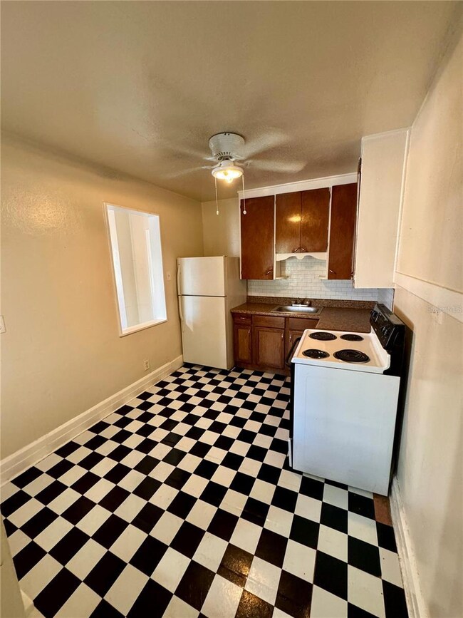 620 14th St N unit 1/2, St. Petersburg, FL 33705 - photo 2