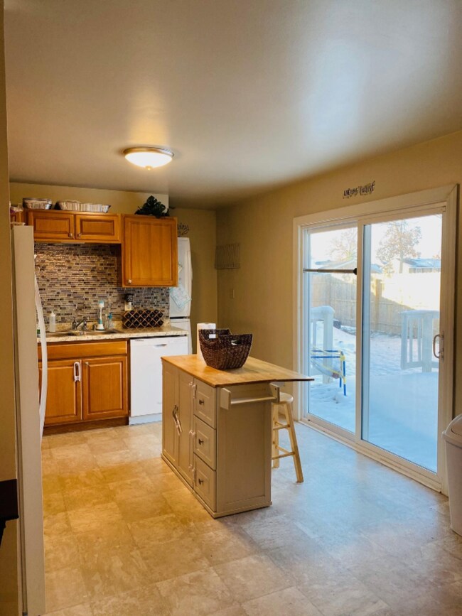 1215 S Fair Oaks Kitchen2