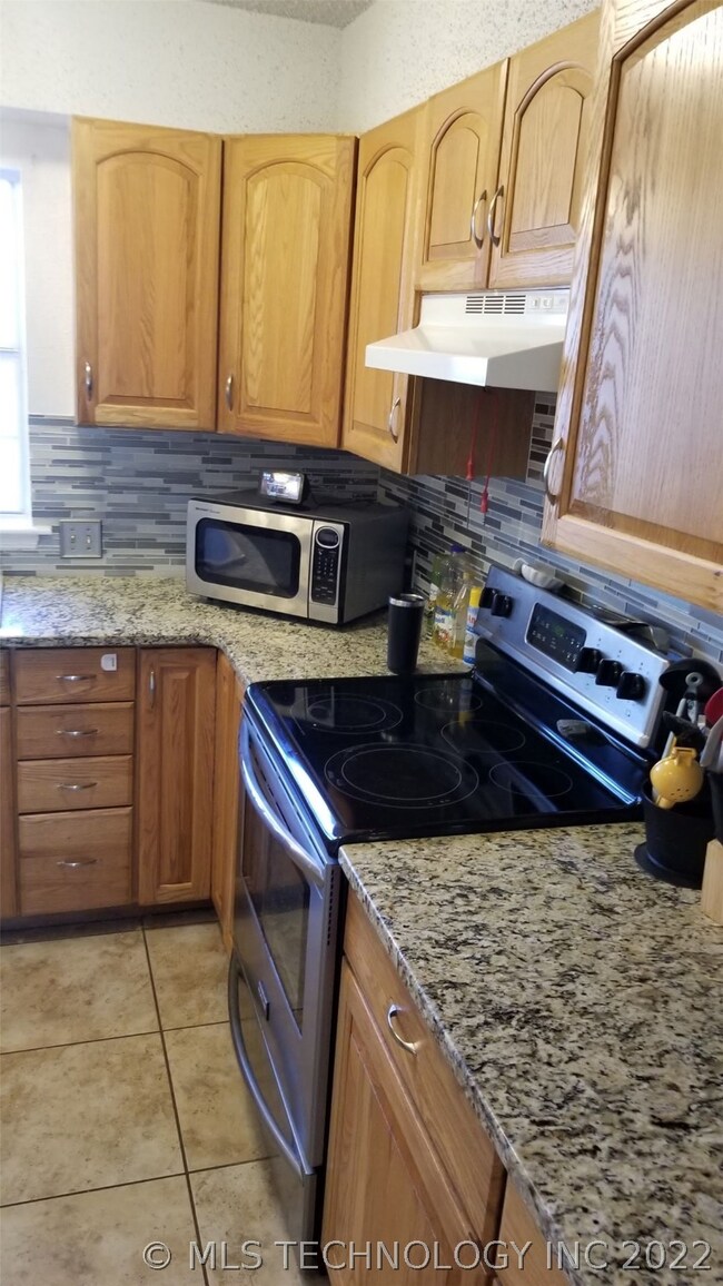 Granite counter tops in the kitchen