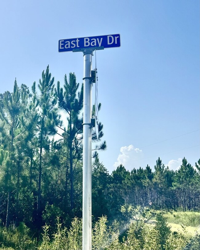 E BAY DR SIGN