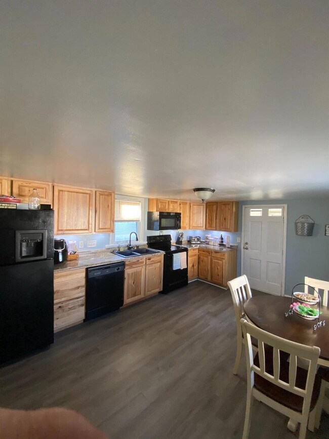 309 N Wright St, Blanchester, OH 45107 - photo 2