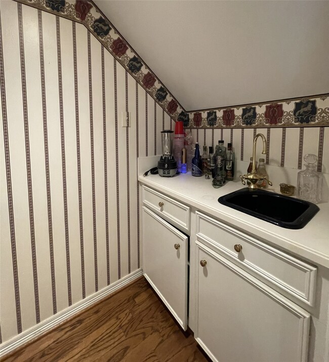 Bar room included a sink