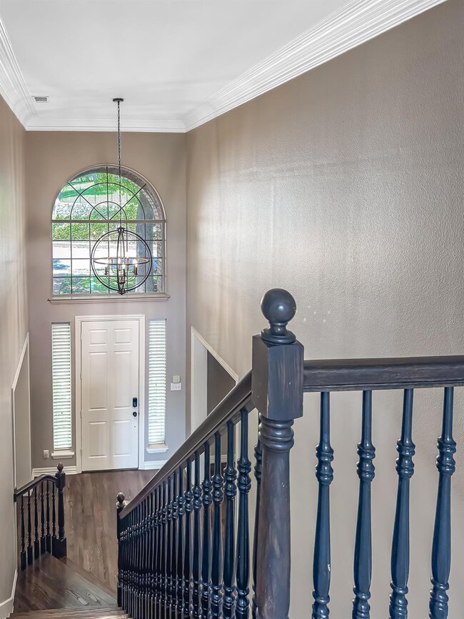 Entryway featuring crown molding and hardwood / wo