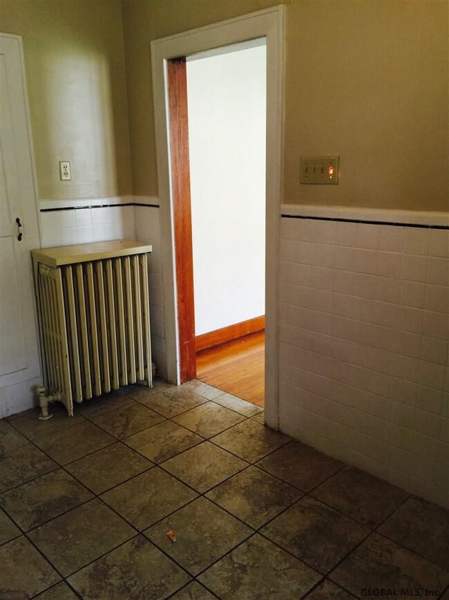 24 Van Buren St, Albany, NY 12206 - photo 2