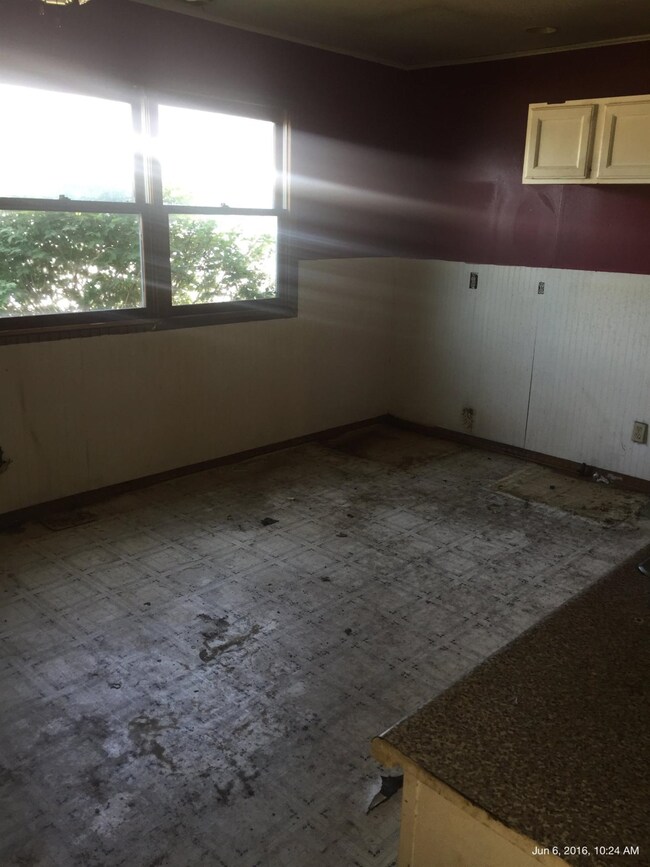 154 W Mcclung Rd, La Porte, IN 46350 - photo 6