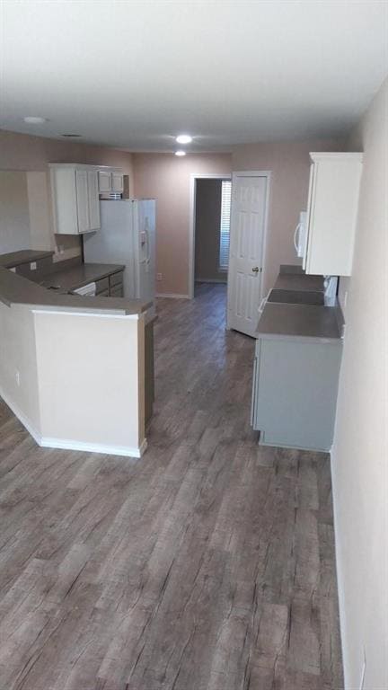 Big open kitchen with breakfast area