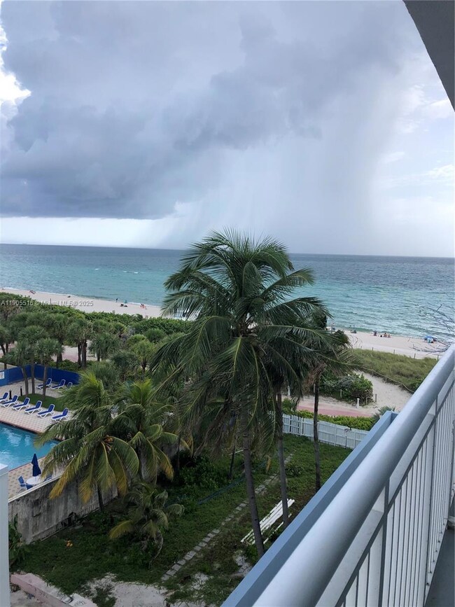 Port Royale Condominium unit 607, Miami Beach, FL 33141 - photo 4