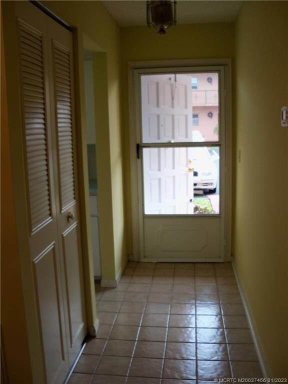 Tiled foyer with screened /glass door