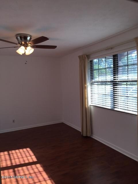 6905 Magdelena Dr, Jacksonville, FL 32210 - photo 4