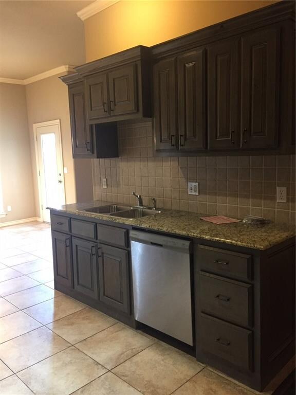 2404 SE 10th Place, Moore, OK 73160 - photo 5