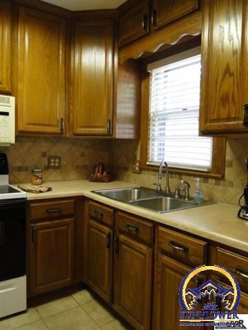 1213 SW Watson Ave, Topeka, KS 66604 - photo 7