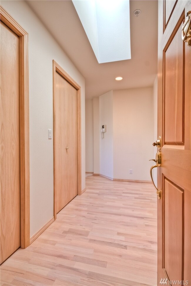 325 3rd Ave S unit 302, Edmonds, WA 98020 - photo 5