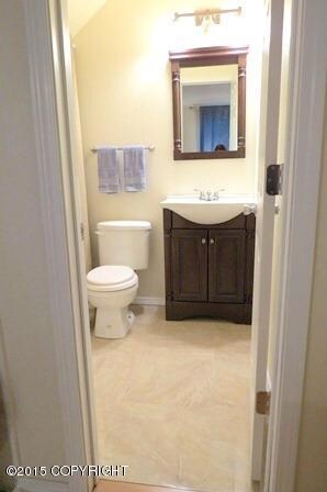 Condo_Main_Floor_Bath