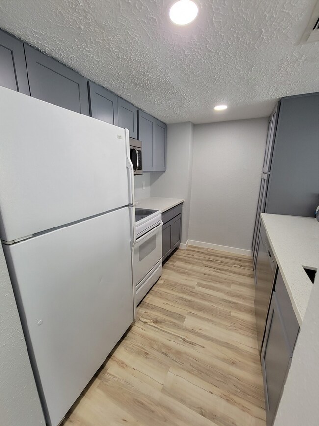 3928 Laura Leigh Dr unit 3526, Friendswood, TX 77546 - photo 5