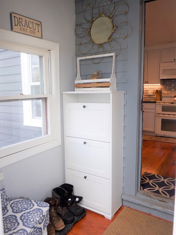 27 Saint James St, Dracut, MA 01826 - photo 3