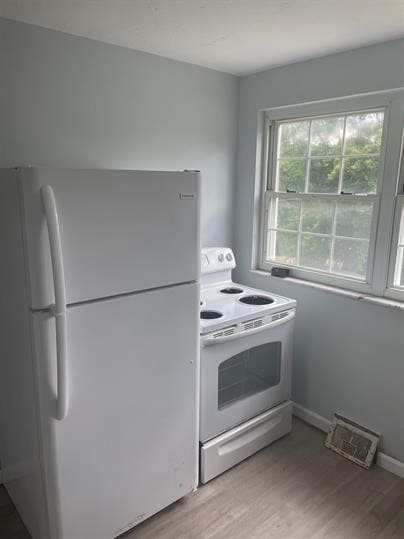 577 Lucia Dr, Pittsburgh, PA 15221 - photo 3