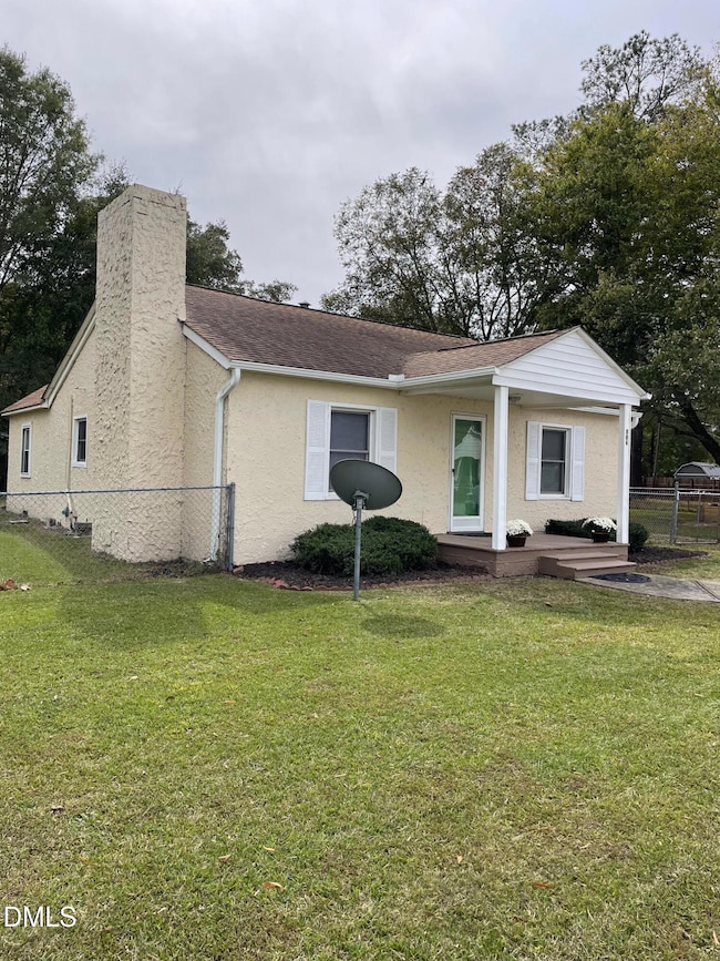 804 E Lizzie St, Selma, NC 27576 - photo 2