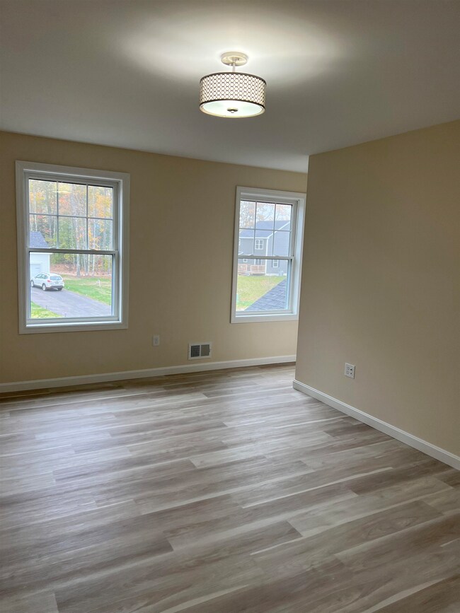 65 Ida Cir unit 310-12, Rochester, NH 03868 - photo 4