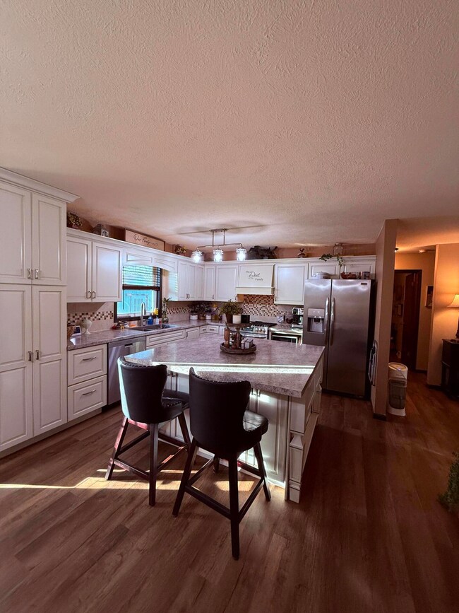 605 N Edgerton St, Mitchell, SD 57301 - photo 4