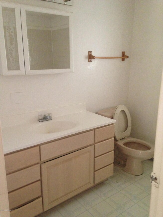 Upstairs Unit Bathroom