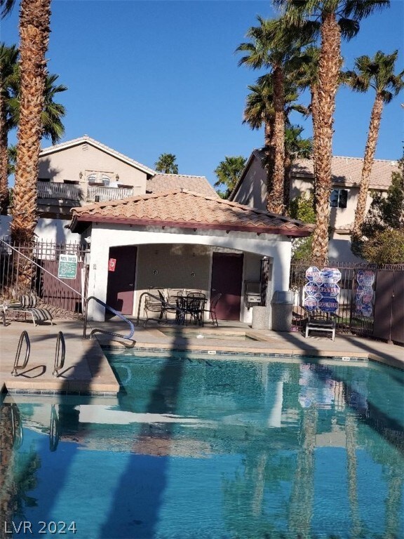 Pool & Spa