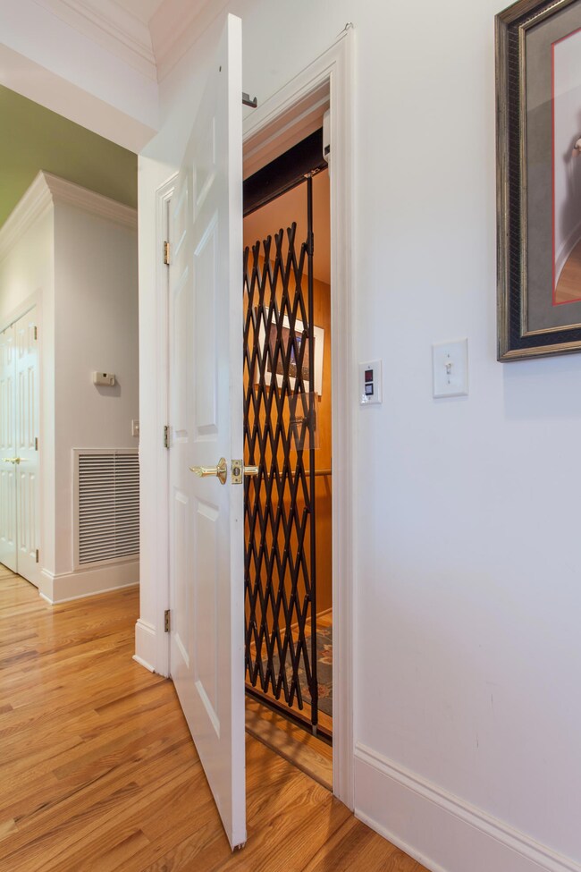 6807 Back Bay Dr (14 of 47)