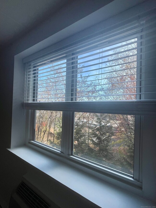 Hyde Park unit 3P, Stamford, CT 06907 - photo 5