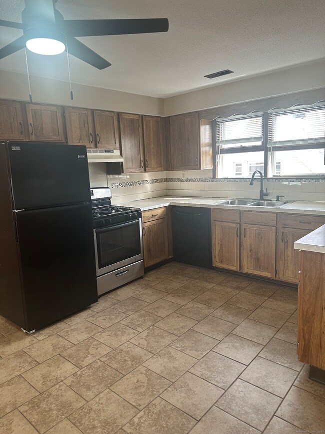 94 Thompson St unit 3rd floor, New Haven, CT 06511 - photo 6