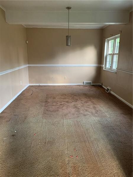 11 x 17 Dining Room, Plenty Of Room Here For Your Dinner Parties.