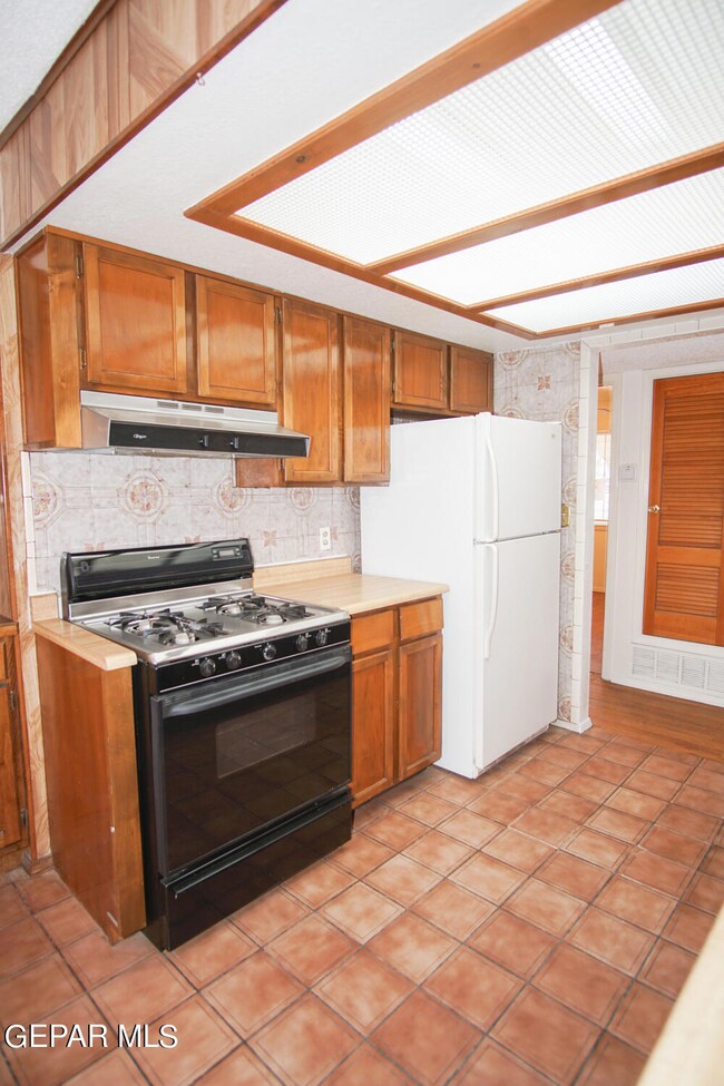 3146 Van Buren Ave, El Paso, TX 79930 - photo 6