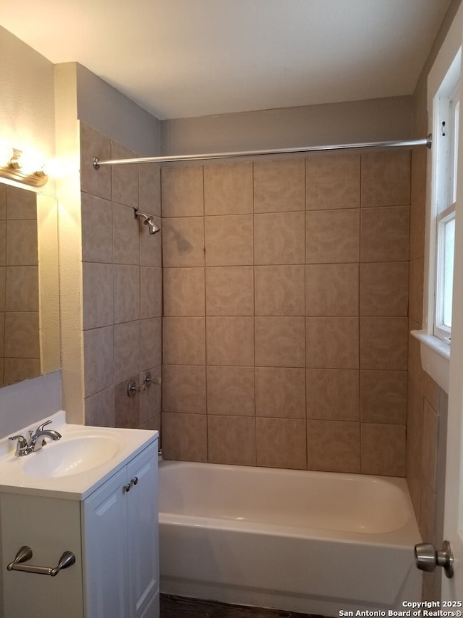 3101 N Elmendorf St unit 2, San Antonio, TX 78201 - photo 2