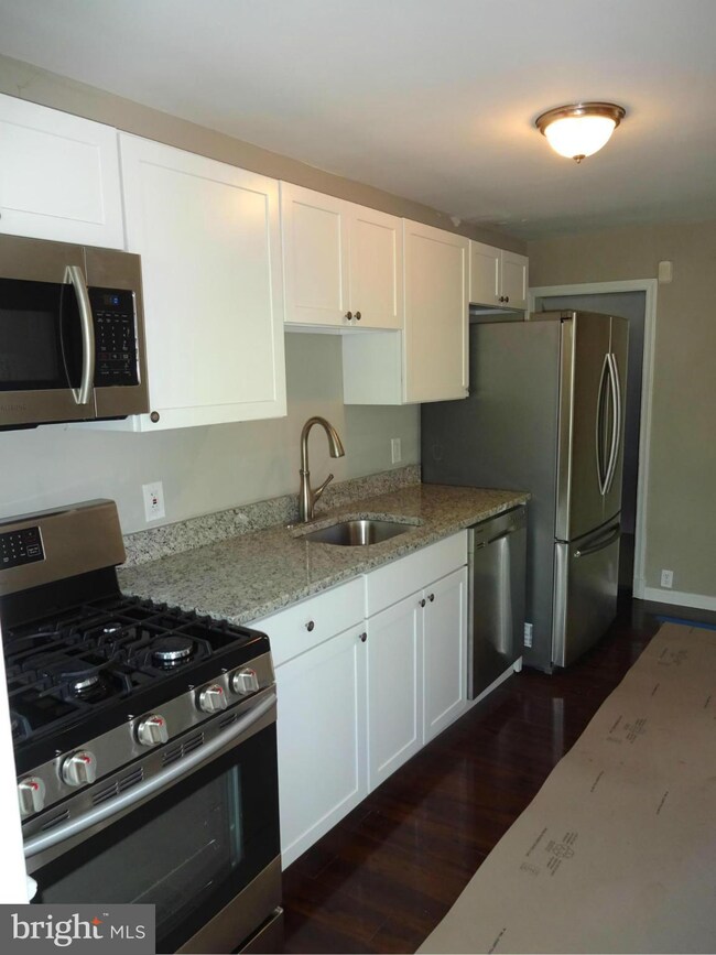 560 Lucia Ave, Baltimore, MD 21229 - photo 4