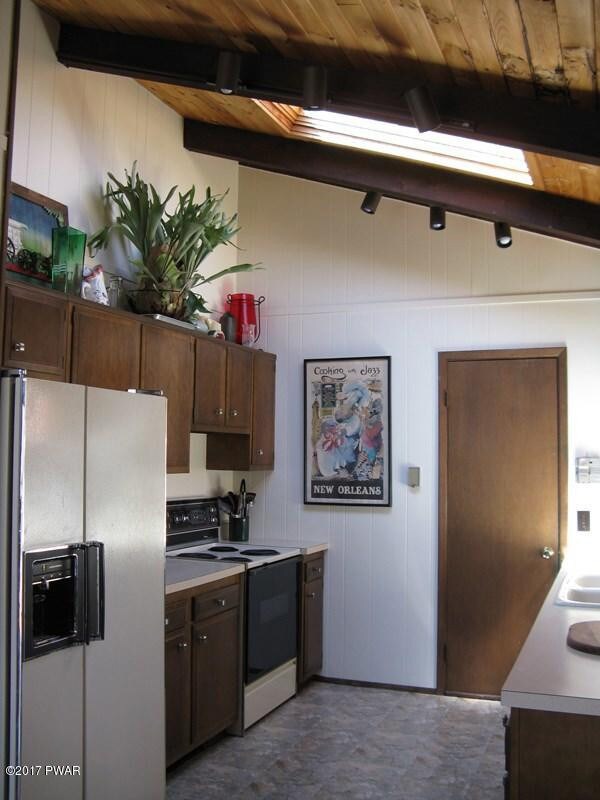 808 Overlook Ct, Hawley, PA 18428 - photo 2