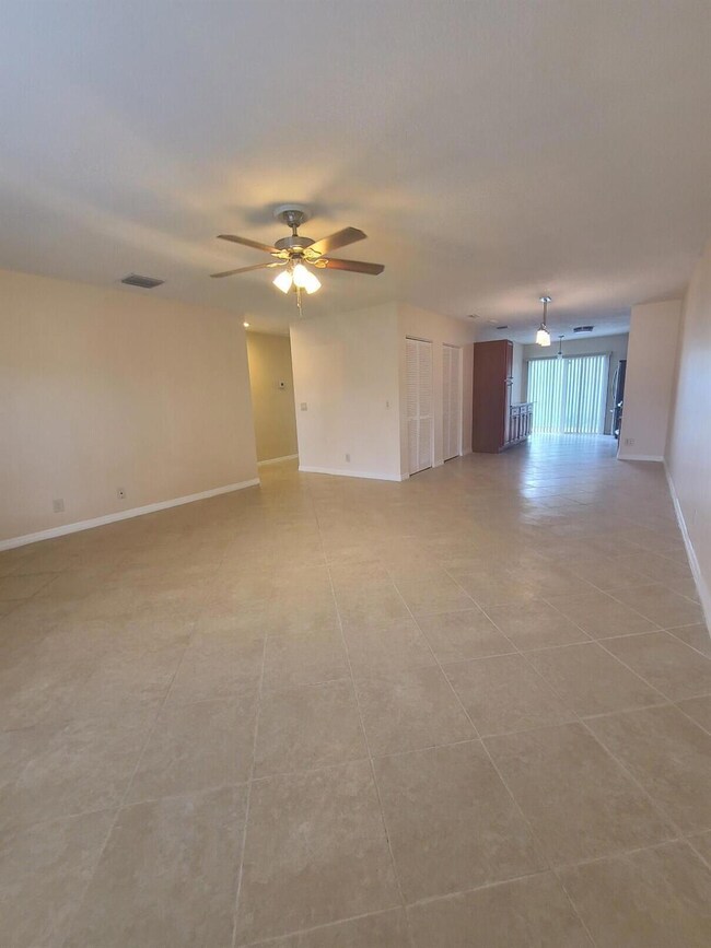 4683 Orleans Ct unit C, West Palm Beach, FL 33415 - photo 2