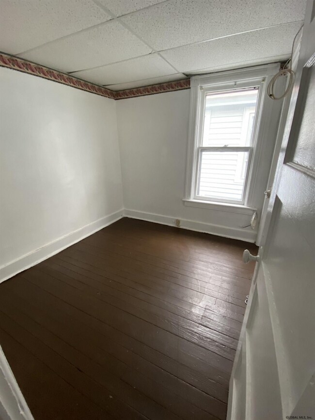 74 Wylie St unit 2nd Floor, Schenectady, NY 12307 - photo 4