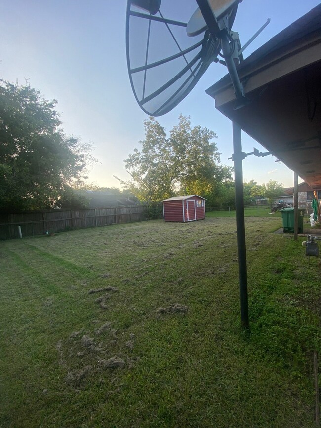 8823 Rutherford Ln, Houston, TX 77088 - photo 5