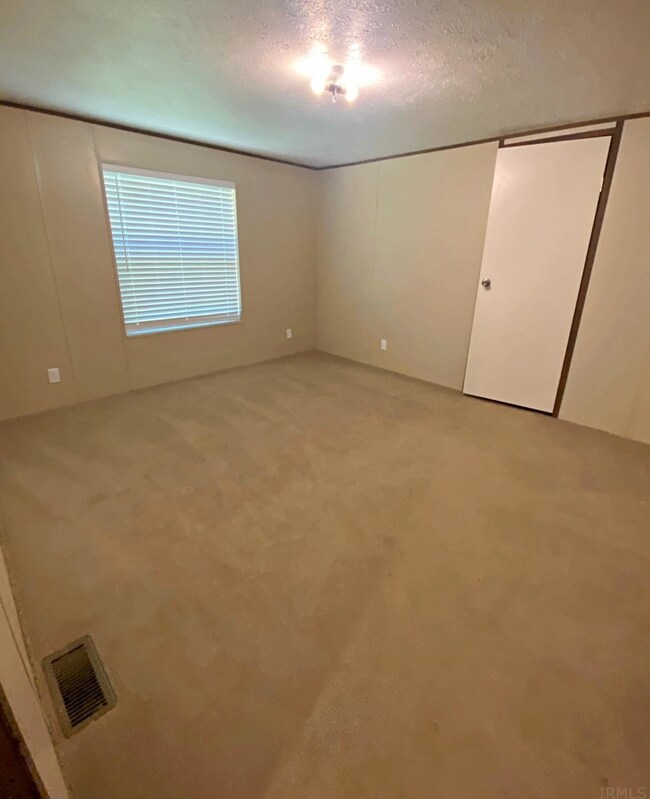 6985 S Bennett Ln, Bloomfield, IN 47424 - photo 5