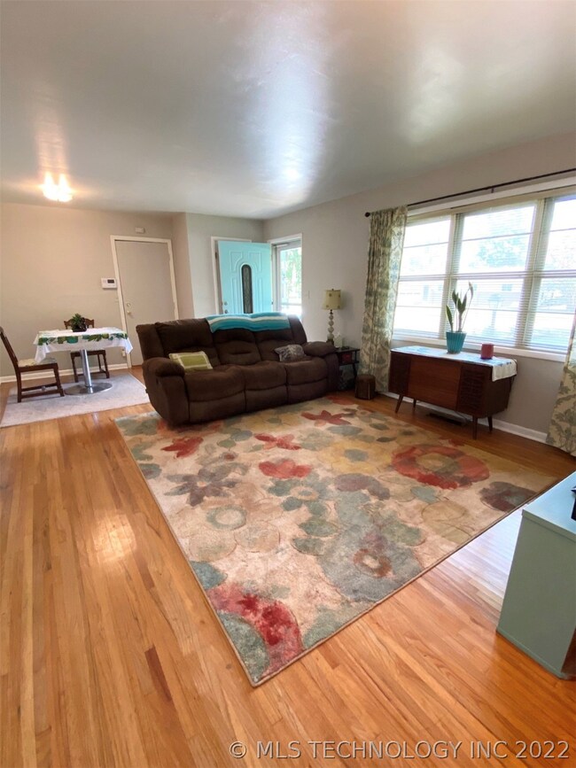 119 E Powell St, Claremore, OK 74017 - photo 7