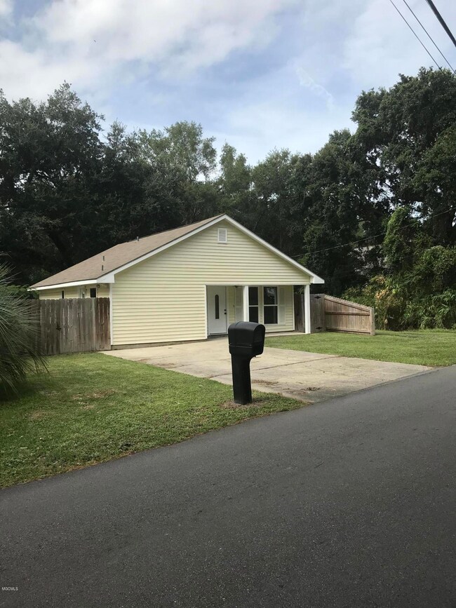 622 W Old Pass Rd, Long Beach, MS 39560 - photo 2