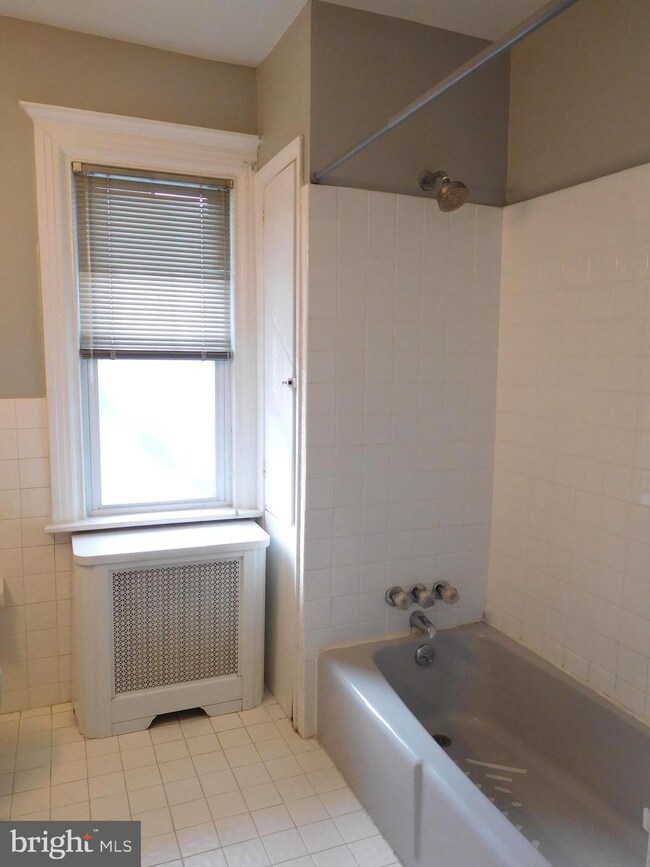 215 S Easton Rd unit 2ND FLOOR APT., Glenside, PA 19038 - photo 5