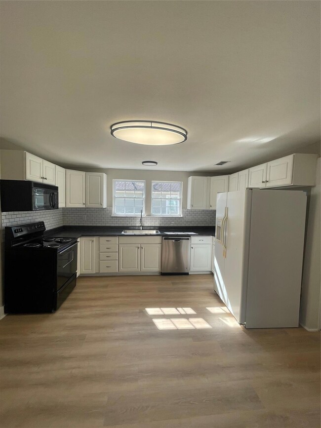 509 Williams Ave, Cleburne, TX 76033 - photo 3