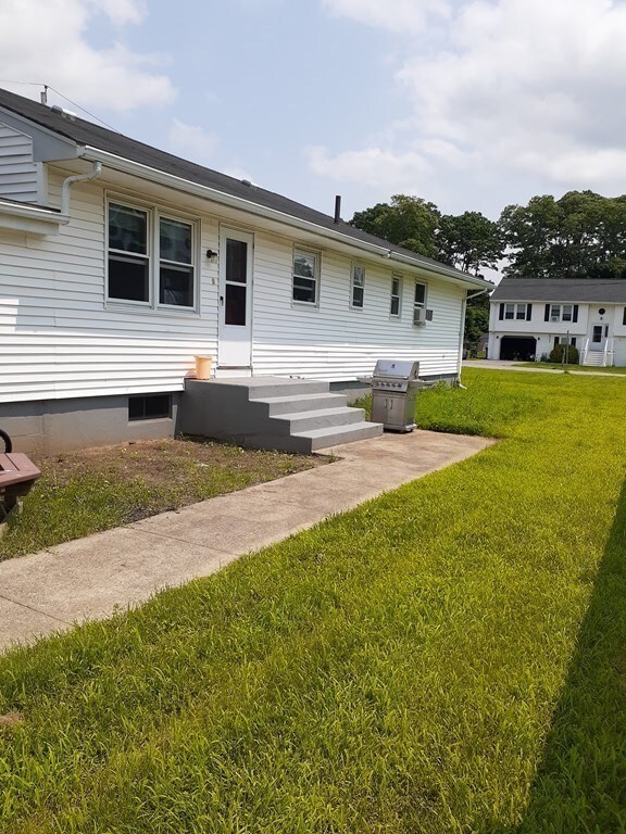 105 Bradley Ave, Methuen, MA 01844 - photo 5