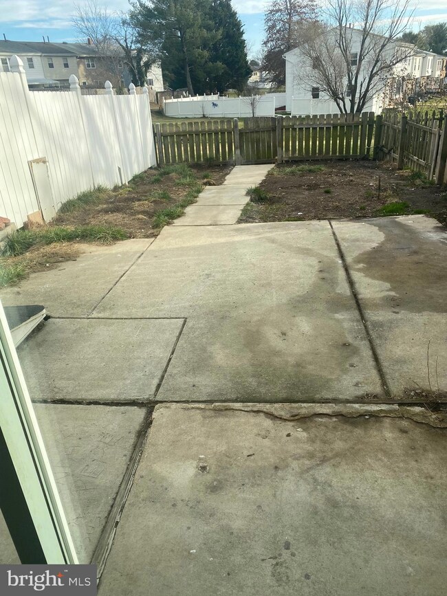 1373 Harford Square Dr, Edgewood, MD 21040 - photo 3