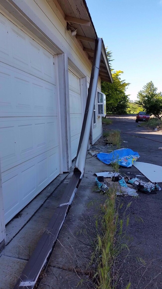 4211 Tami Ln, Central Point, OR 97502 - photo 5