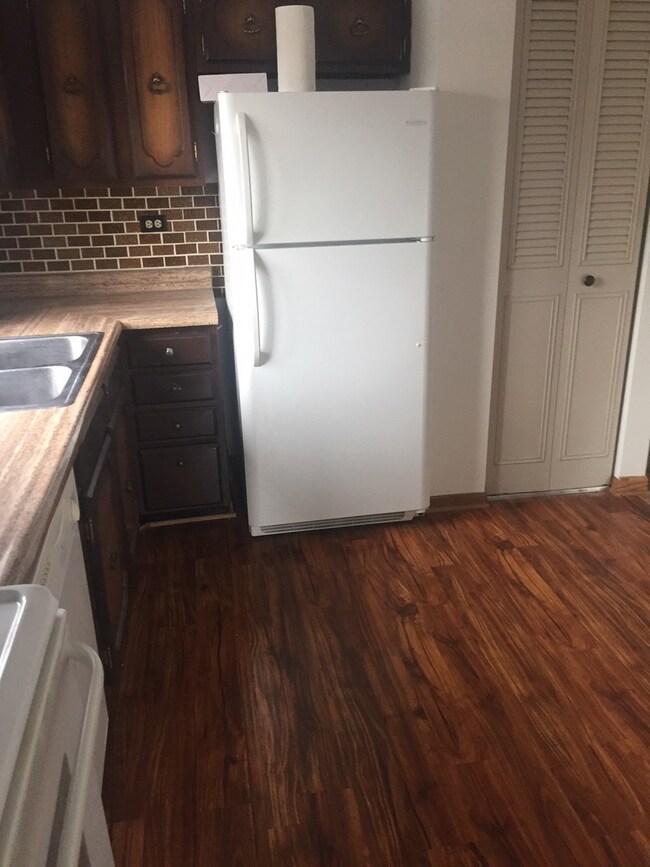 434 Clinton Place unit 201, River Forest, IL 60305 - photo 3