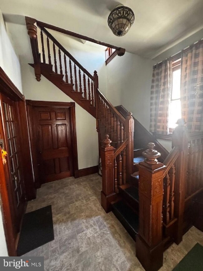 2423 Fairview Ave unit 2, Reading, PA 19606 - photo 3