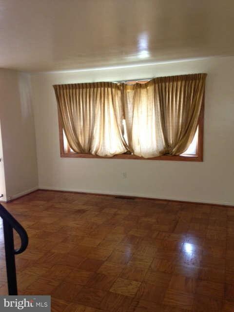 923 Circle Dr, Halethorpe, MD 21227 - photo 4