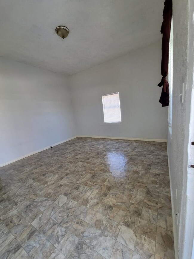 783 Ringold St, Houston, TX 77088 - photo 5